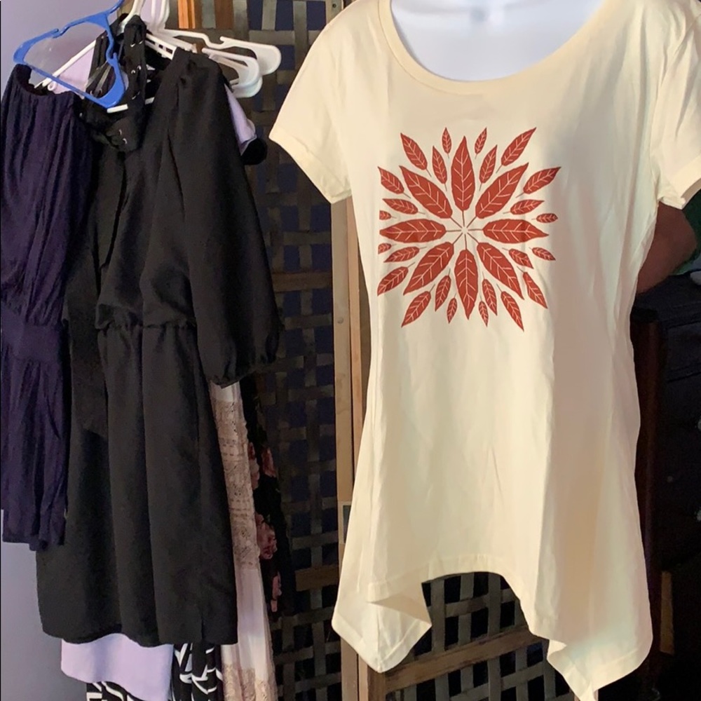 Cream super soft tee and goes great with leggings.